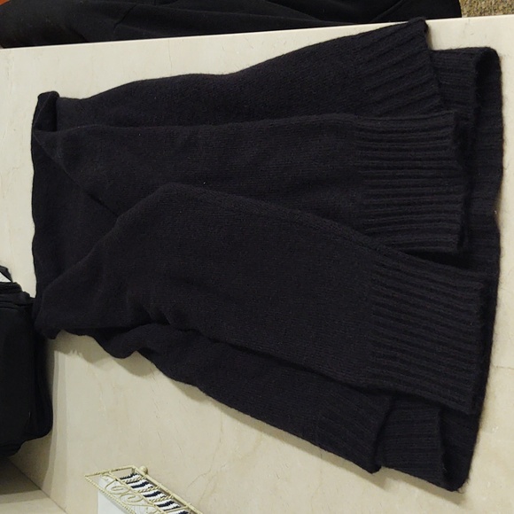 Black J Crew turtleneck sweater - Picture 9 of 9